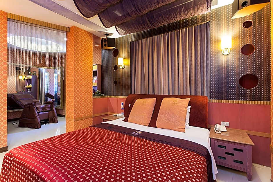 Photo 1 of 5 of Standard 1 Queen Bed