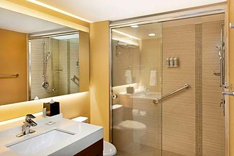 Premium Deluxe, Guest room, 1 King, Marina view, Balcony