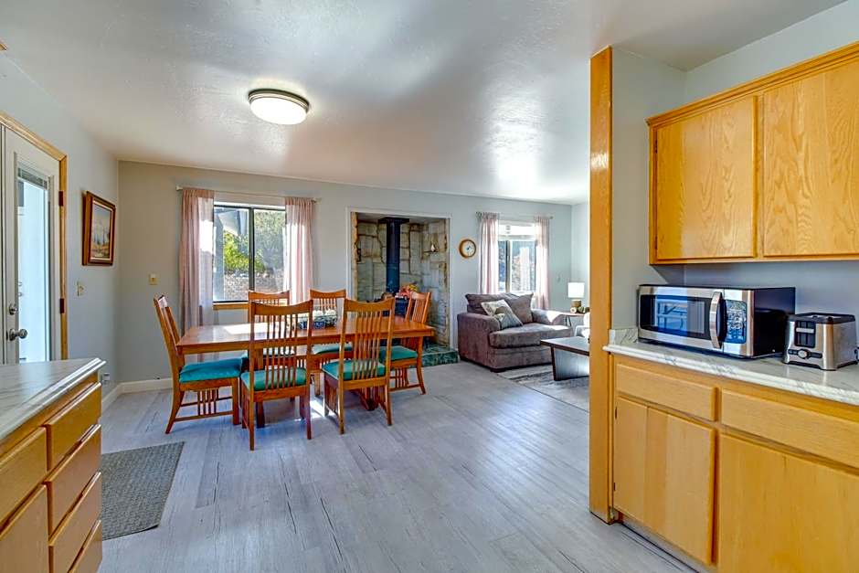 Eagar Vacation Rental Home with Spacious Deck!