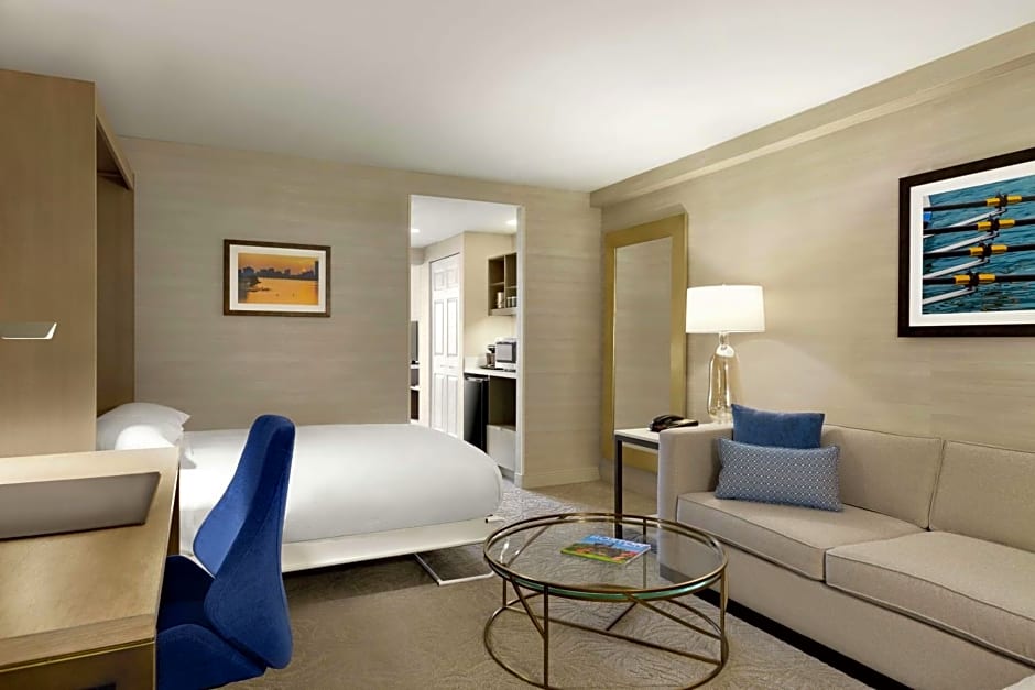 DoubleTree Suites by Hilton Hotel Boston - Cambridge