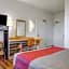 Howard Johnson by Wyndham Lemoore