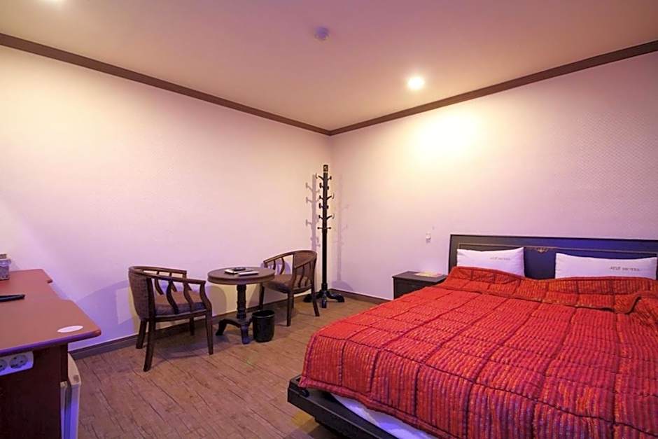 Shine Motel