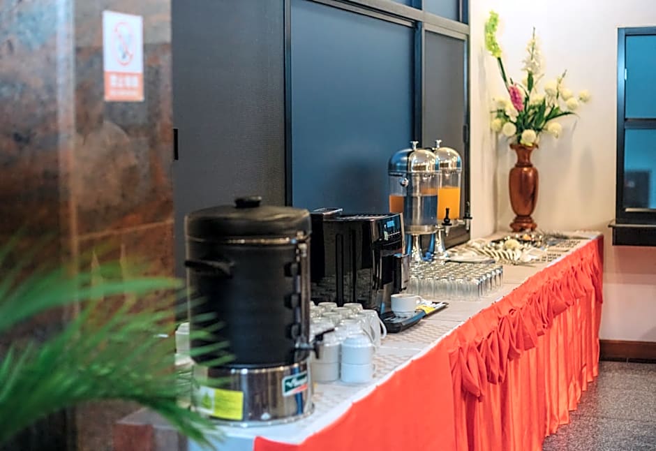 Sisombat Plaza Hotel