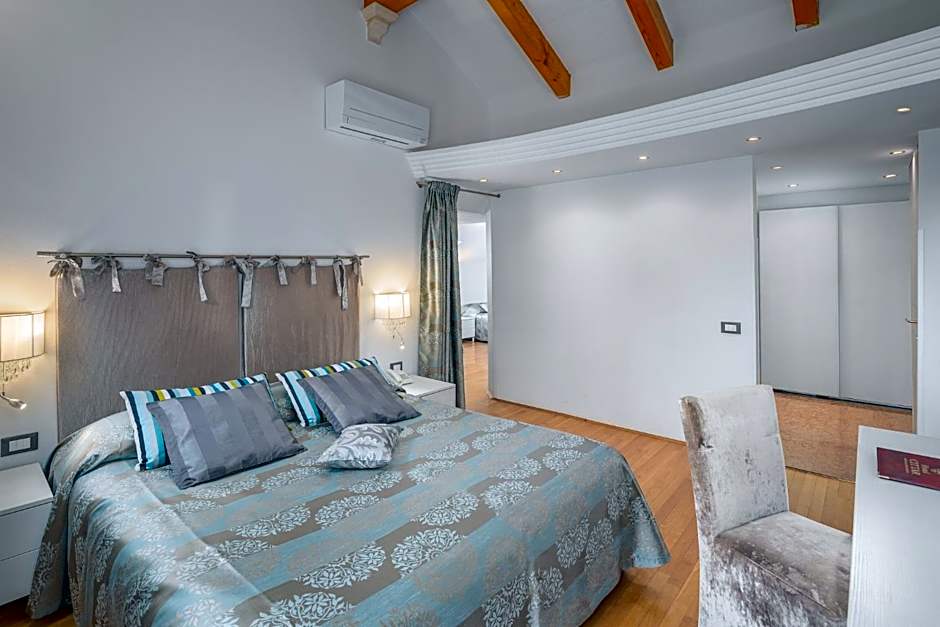 Photo 1 of 11 of Quadruple Room