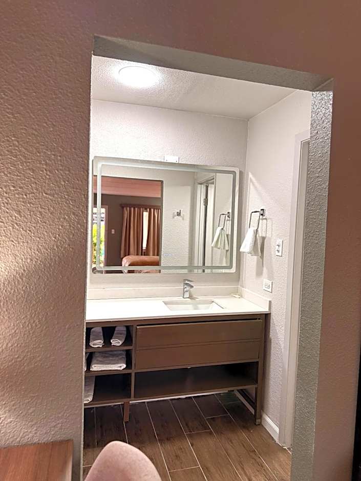 Americas Best Value Inn - Laredo