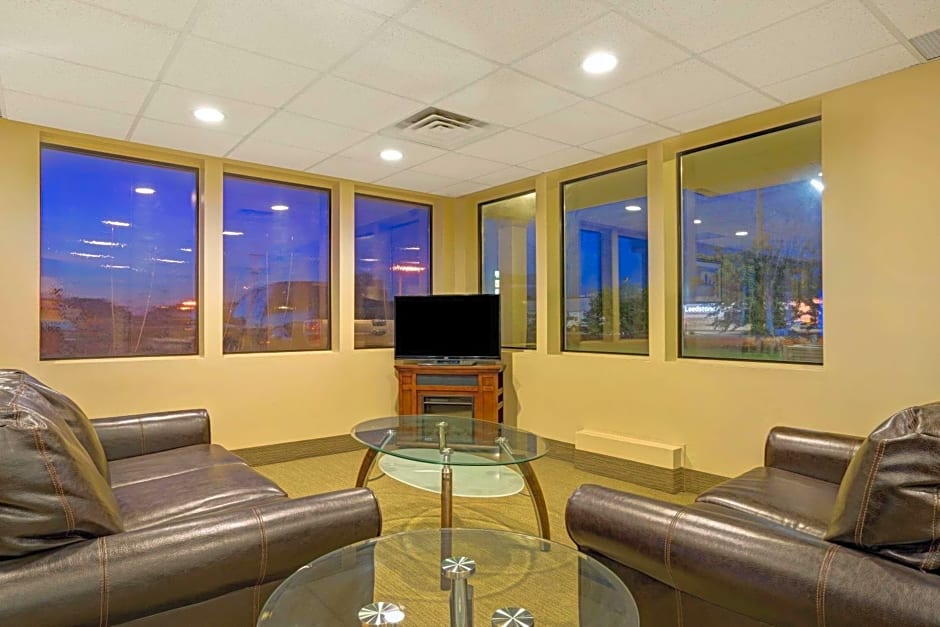 Super 8 by Wyndham Melrose