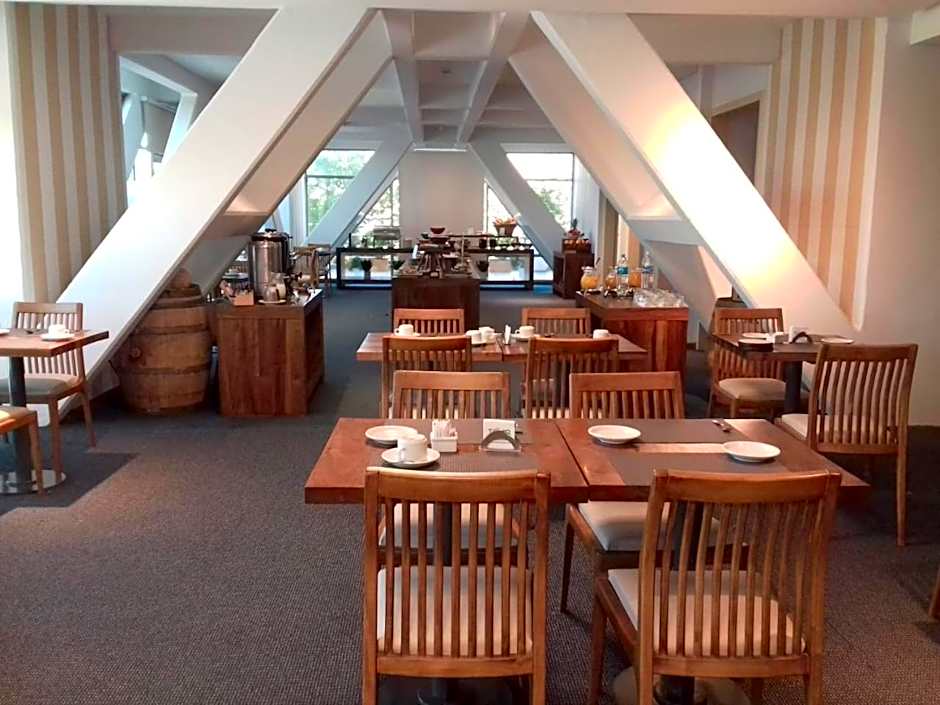 Hotel Tower Inn & Suites
