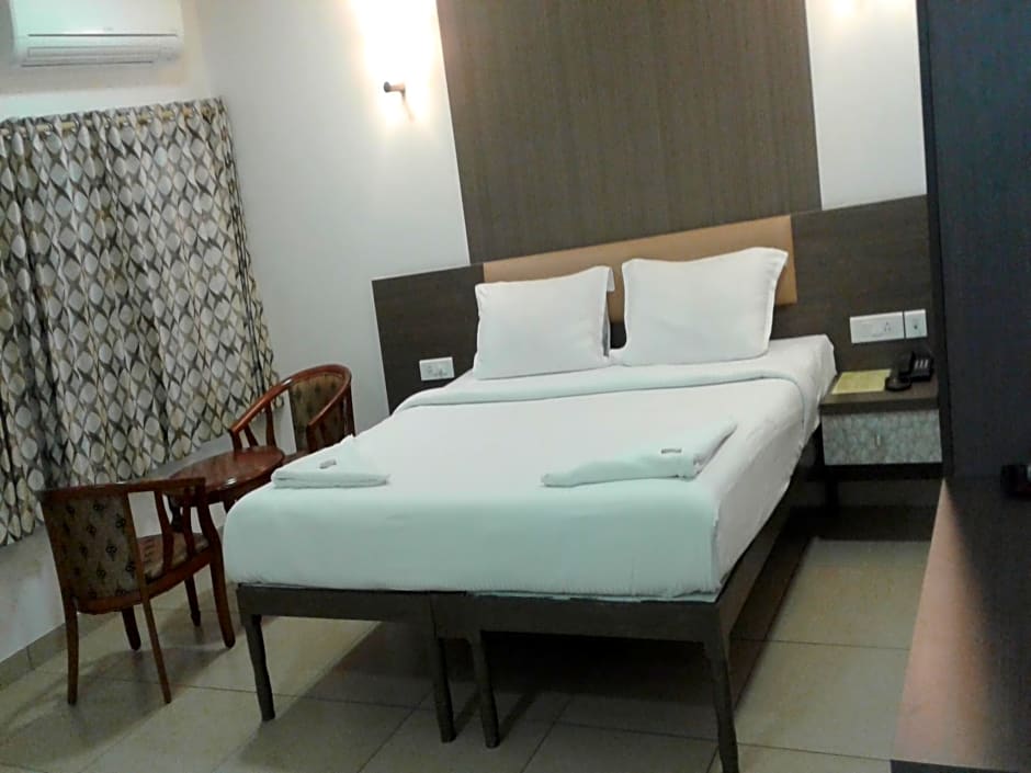 Hotel Sownthariyam
