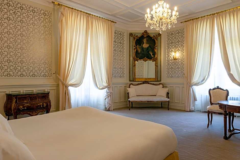 Hotel The Originals Château de Perigny