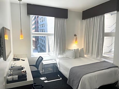 1 Queen Bed, Deluxe, Non-Smoking