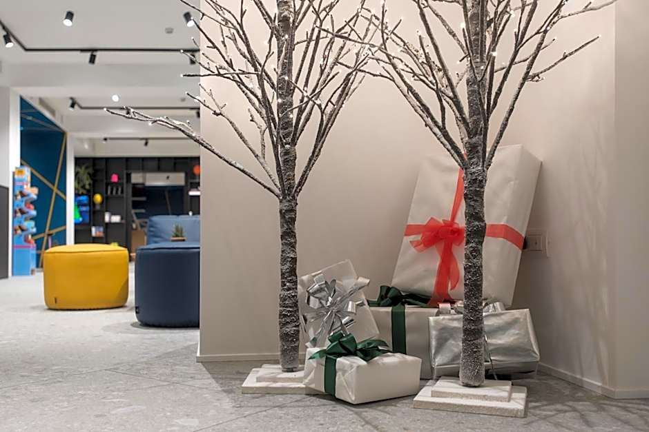 HOODY ACTIVE & HAPPINESS HOTEL