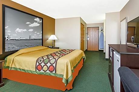 Queen Room - Disability Access - Non-Smoking