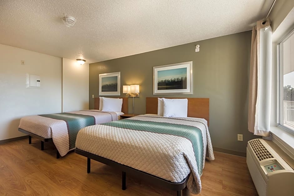 HomeTowne Studios by Red Roof Dallas - Mesquite