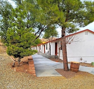 Creekside Lodge & Cabins