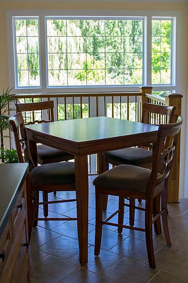 Genelle House B&B Guest House