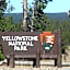Bison Lodge - Lg Home - 2 bedrooms - less than 5 miles to Yellowstone North Entrance, Sleeps up to 8