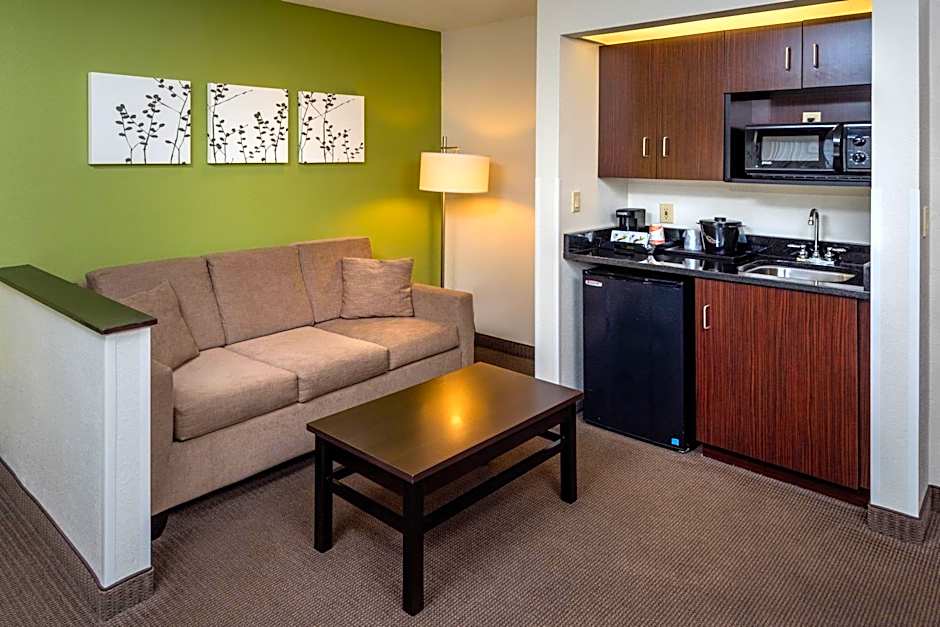 Photo 1 of 2 of 1 Queen Bed Suite, Accessible