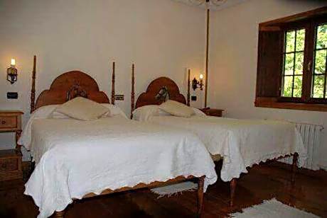 Twin Room with Private Bathroom