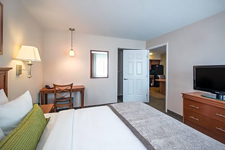 One-Bedroom King Room with Roll-In Shower - Hearing Accessible/Non-Smoking