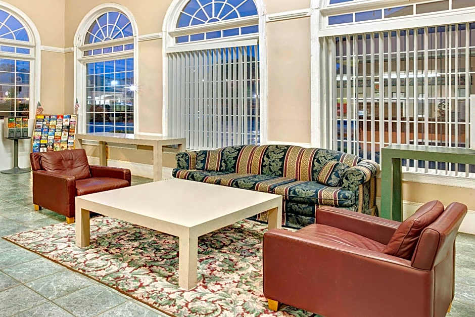 Super 8 by Wyndham Marietta/West/Atl Area