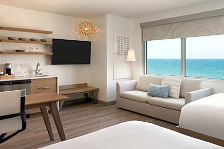 Queen Studio with Sofa Bed and Ocean View