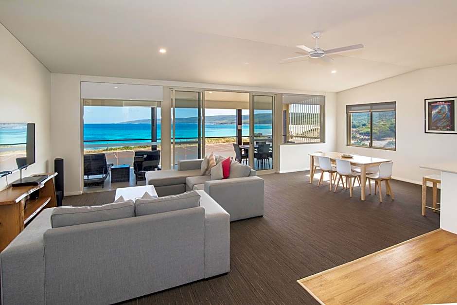 Canal Rocks Beachfront Apartments