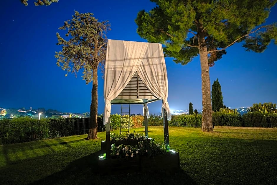 Tra gli Alberi e il Mare