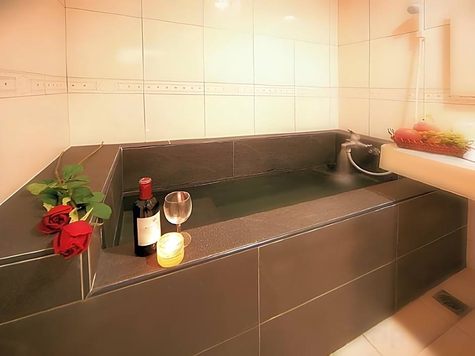 Ming Lu Holiday Hotel