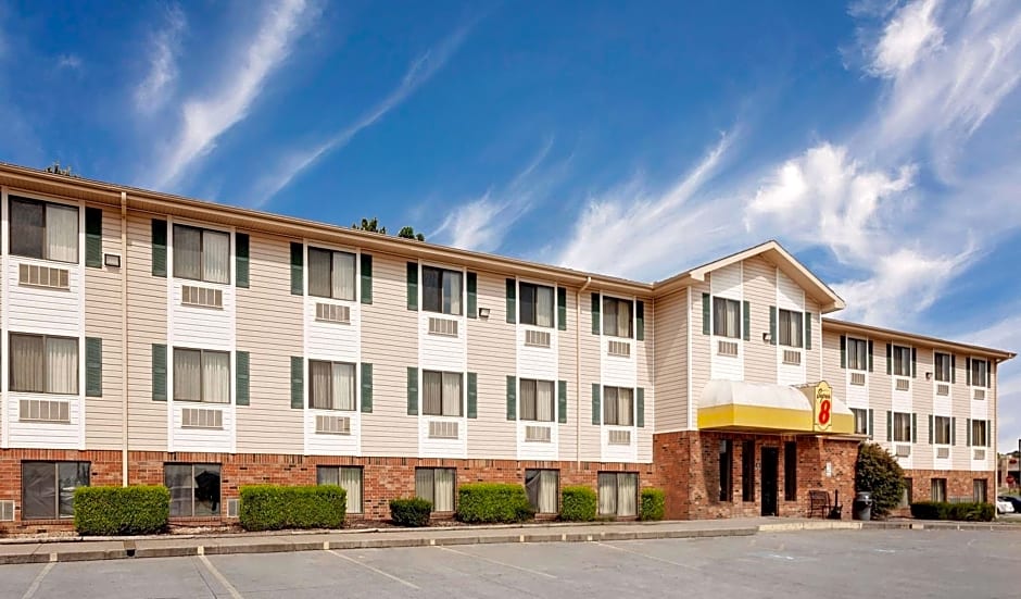 Super 8 by Wyndham Fayetteville