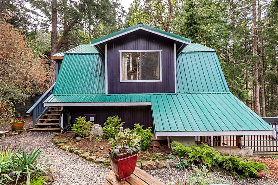 Salt Spring Carriage House B&B