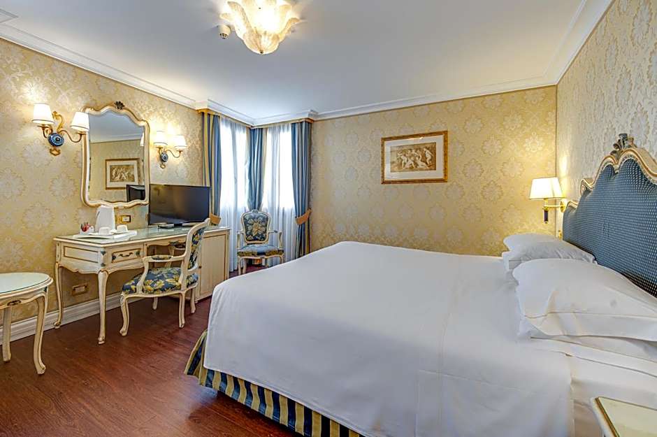 Photo 1 of 6 of Junior Suite, Canal View