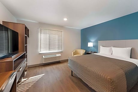 Standard Queen Room w/Sofa - Non Smoking