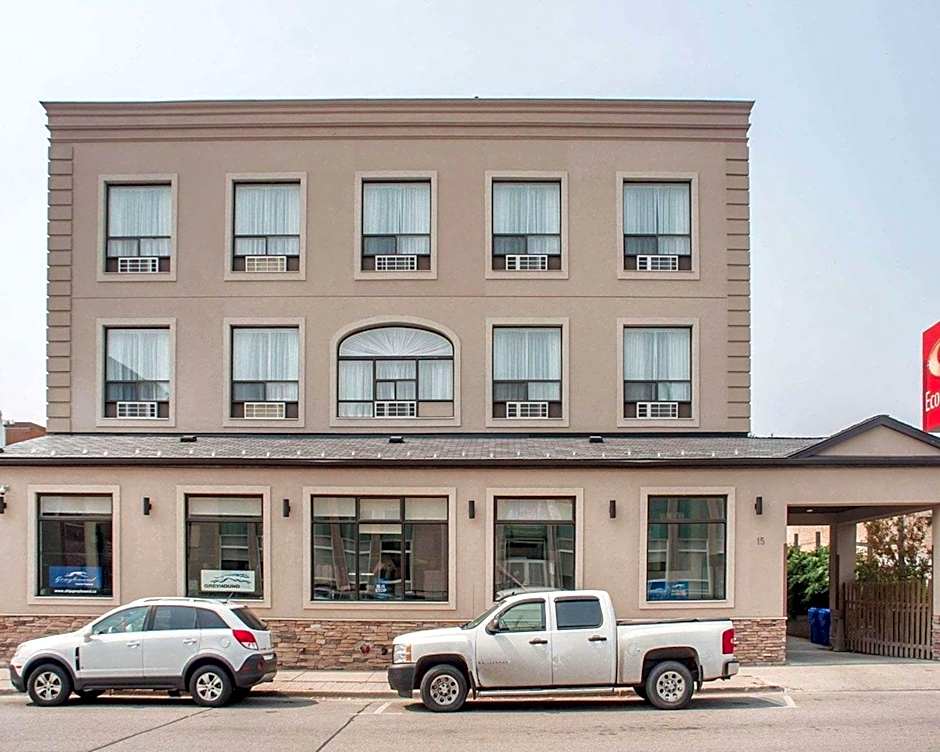 Woodstock Inn and Suites