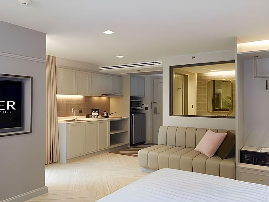 The Quarter Ploenchit by UHG