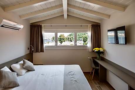 Double or Twin Room with Lake View