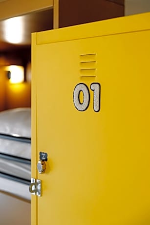 Bed in 18-Bed Mixed Dormitory Room