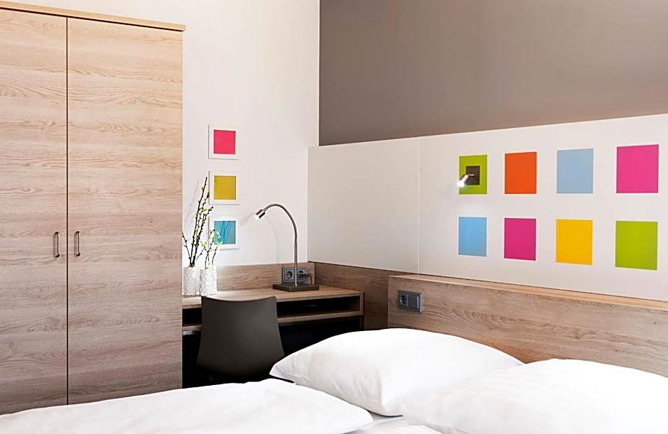 Business & Budget Hotel Tessin