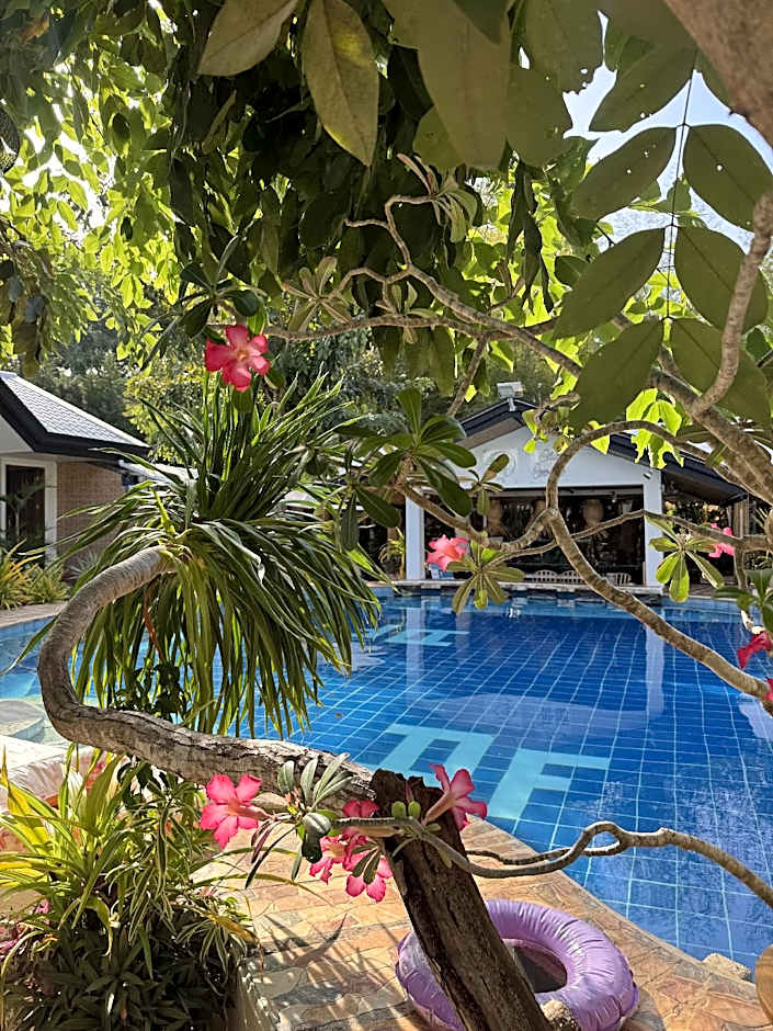 Deep Forest Garden Hotel
