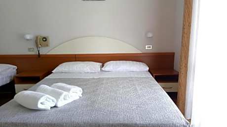 Basic Triple Room