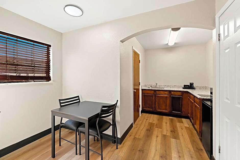 Quality Inn & Suites Dumas