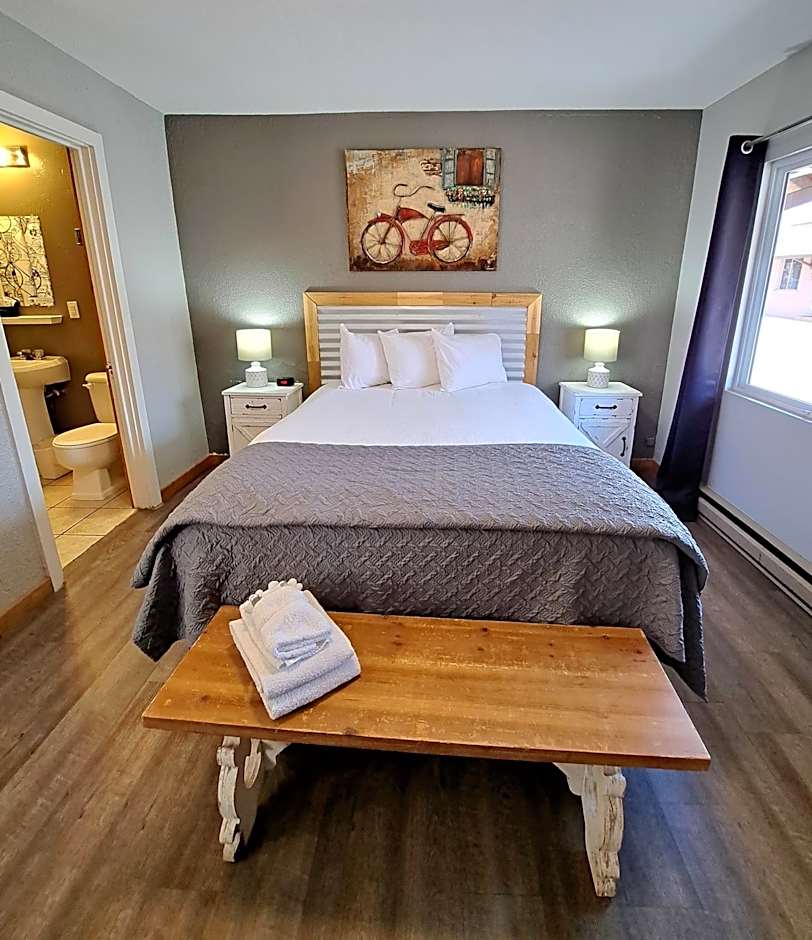 Photo 1 of 1 of Deluxe 1 Queen Bed Suite