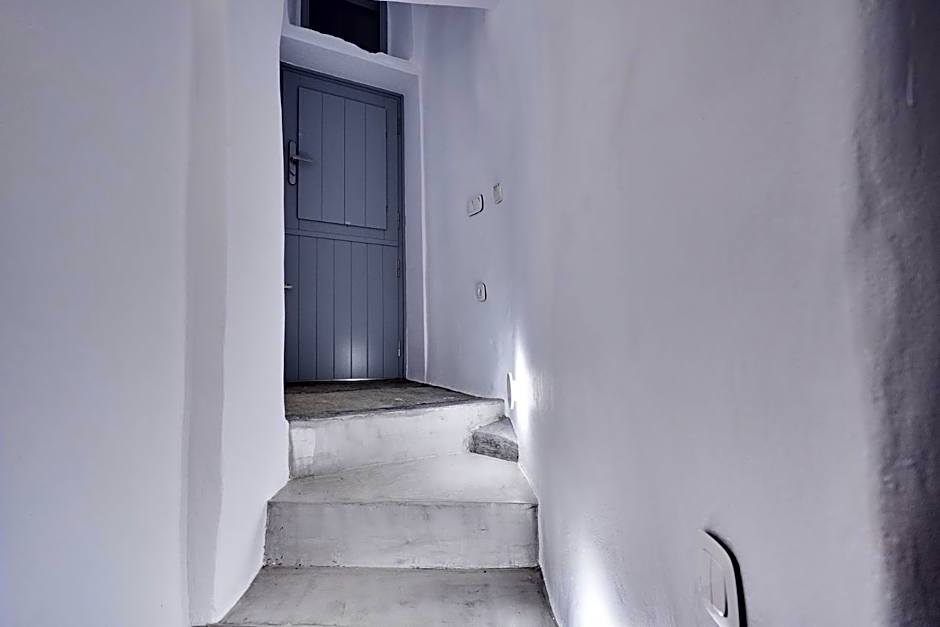 Living Theros Luxury Suites