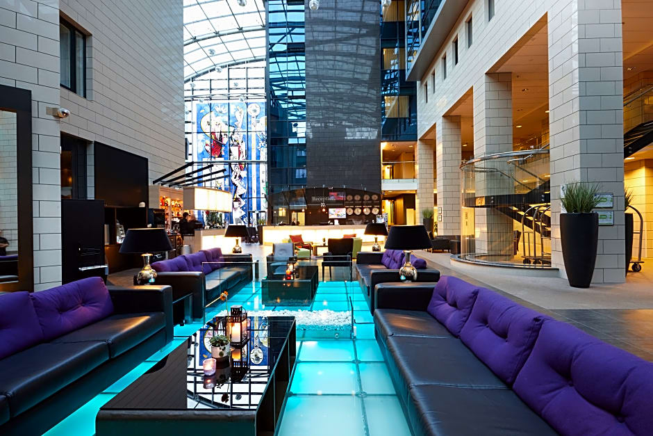 http://media-cdn.tripadvisor.com/media/photo-s/04/c4/4b/bd/night-exterior.jpg