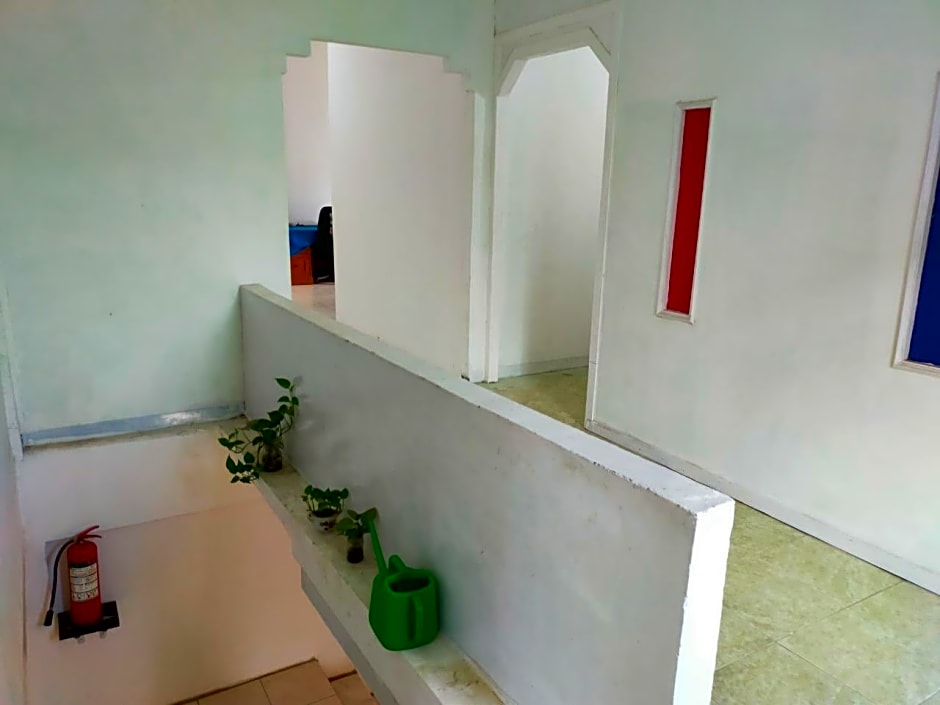 Ombai Guest House 27 Syariah Mitra RedDoorz