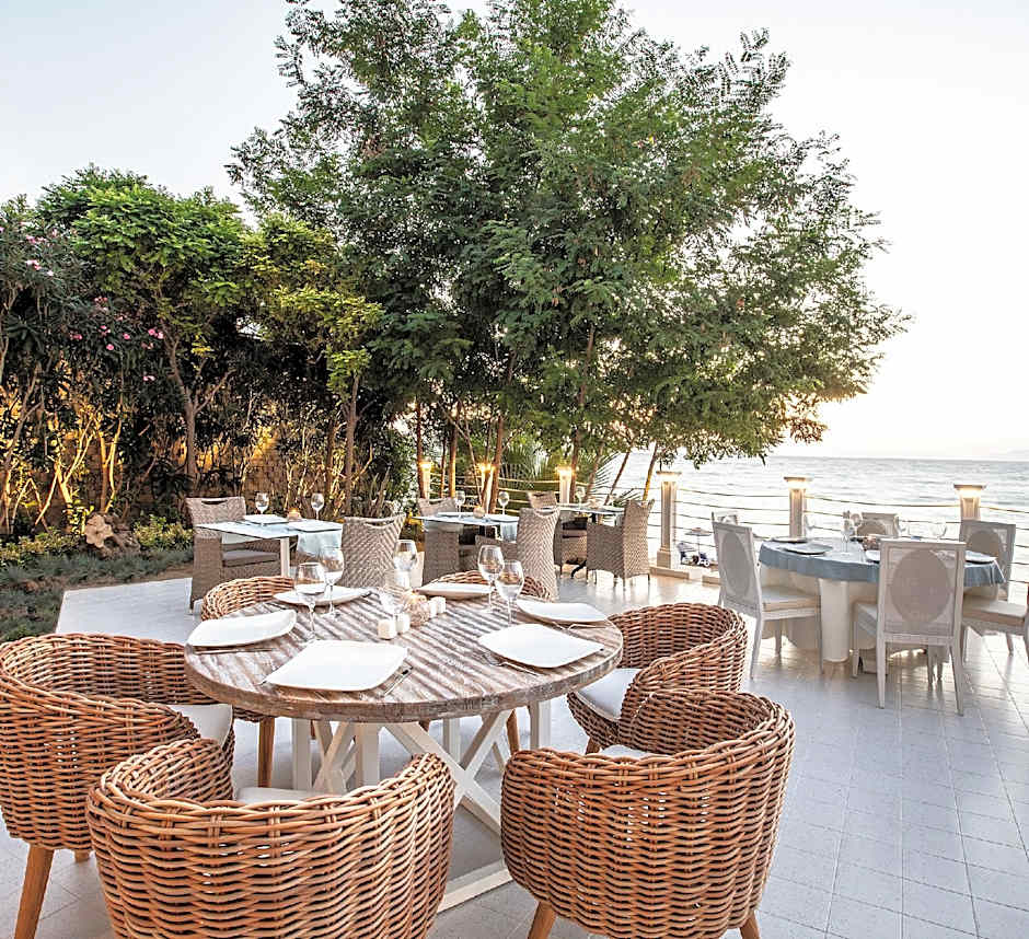 Charisma De Luxe Hotel