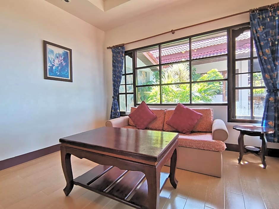 Holiday Villa, Lanta