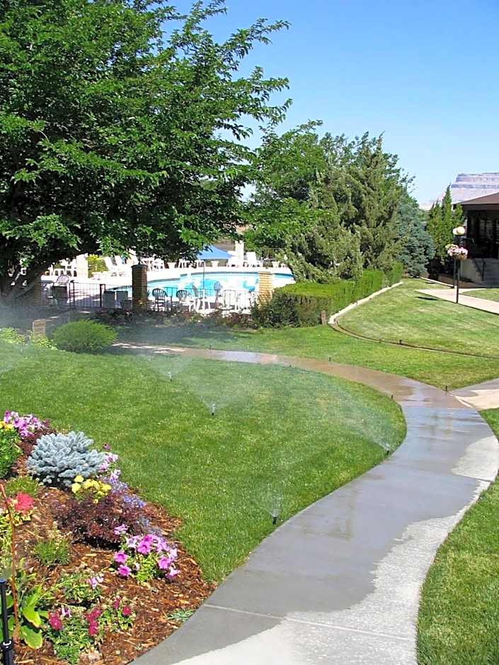 River Terrace Inn