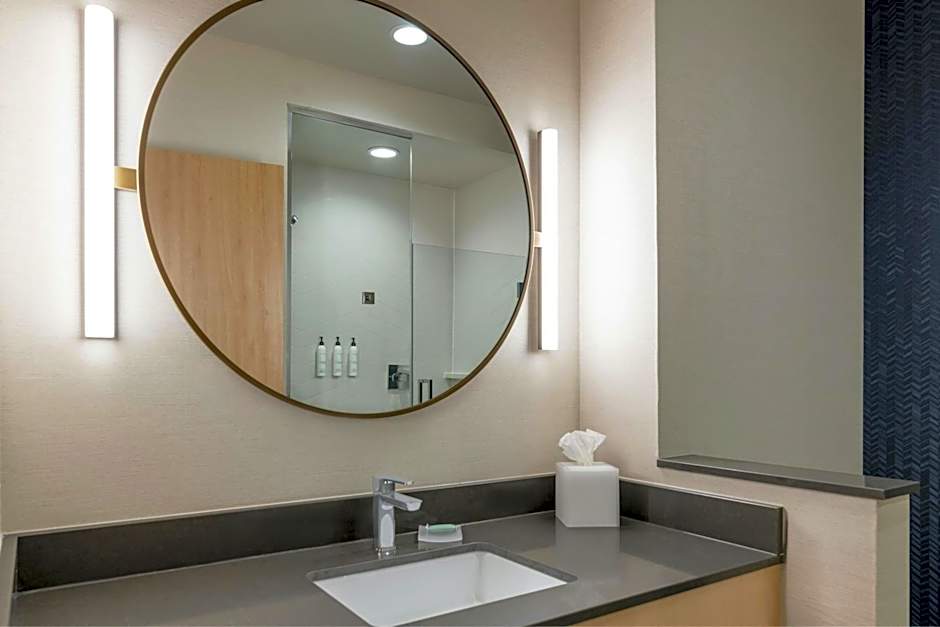 Fairfield by Marriott Inn & Suites Kansas City at The Legends