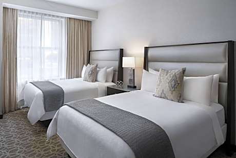 Queen Room with Two Queen Beds - Hearing Accessible