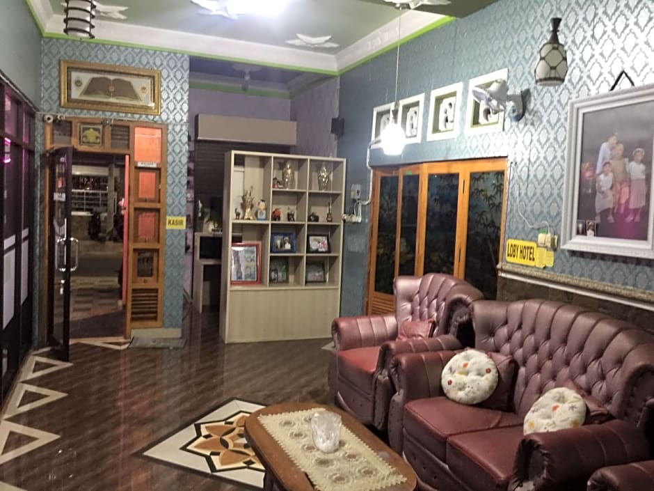 OYO Life 93055 Fathin Hotel